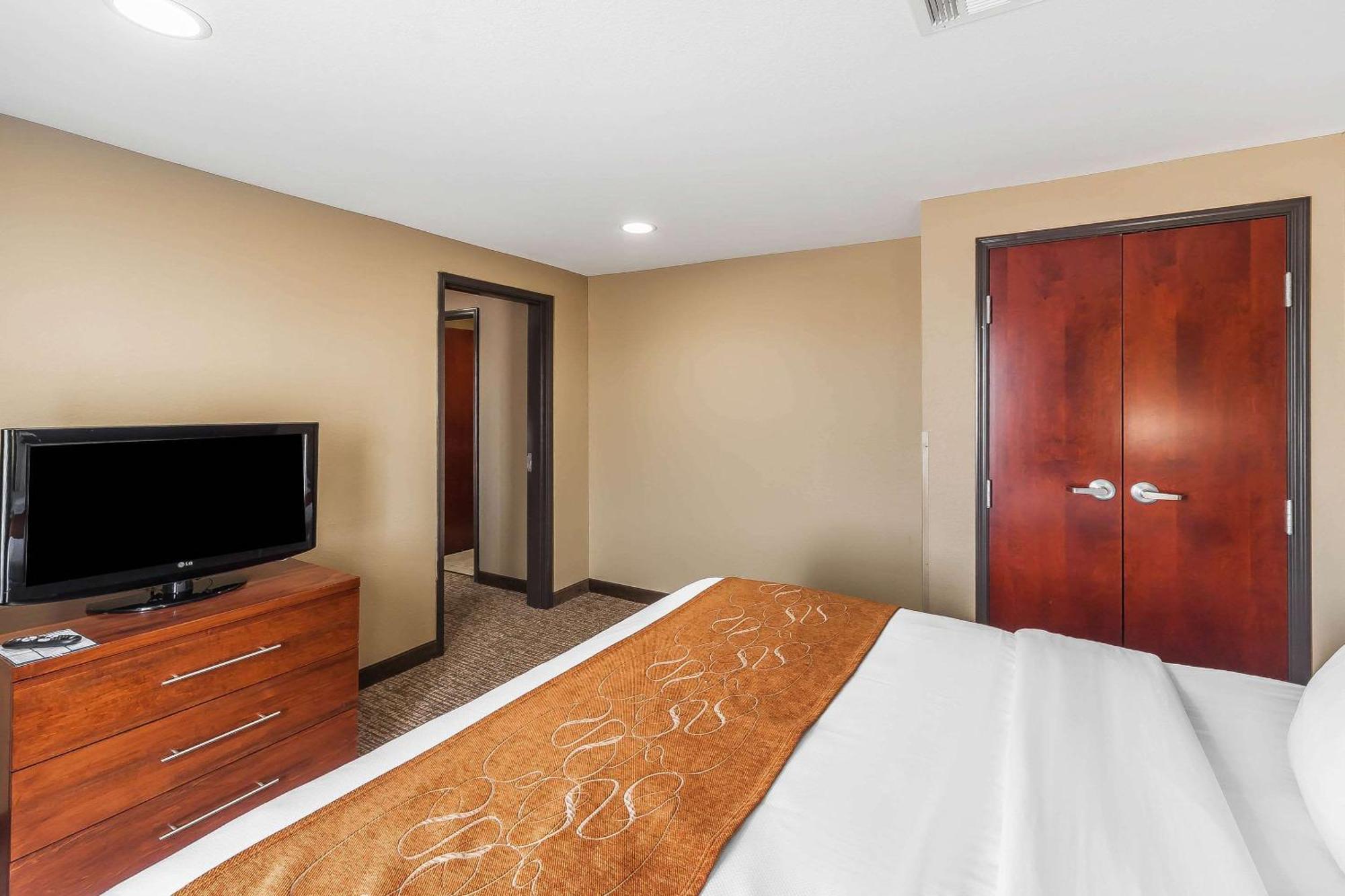 คอมฟอร์ต สวีท ยูคอน - เซาท์เวสต์ โอคลาโฮมาซิตี้ Hotel ภายนอก รูปภาพ