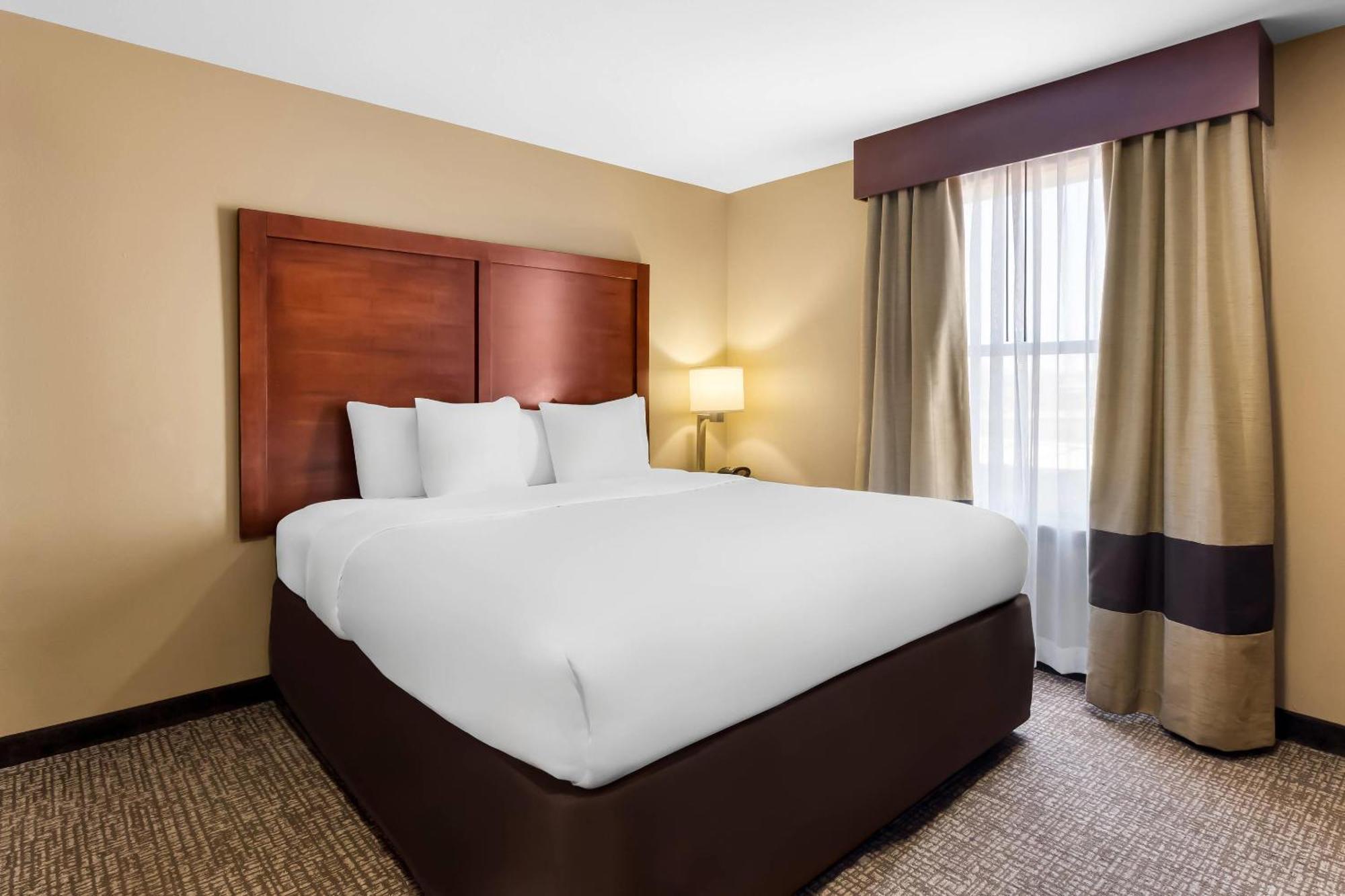 คอมฟอร์ต สวีท ยูคอน - เซาท์เวสต์ โอคลาโฮมาซิตี้ Hotel ภายนอก รูปภาพ