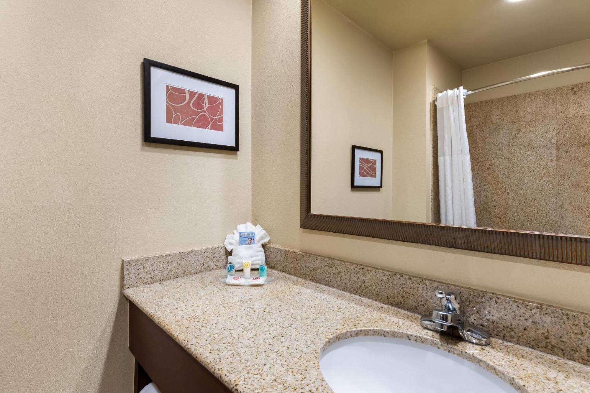 คอมฟอร์ต สวีท ยูคอน - เซาท์เวสต์ โอคลาโฮมาซิตี้ Hotel ภายนอก รูปภาพ